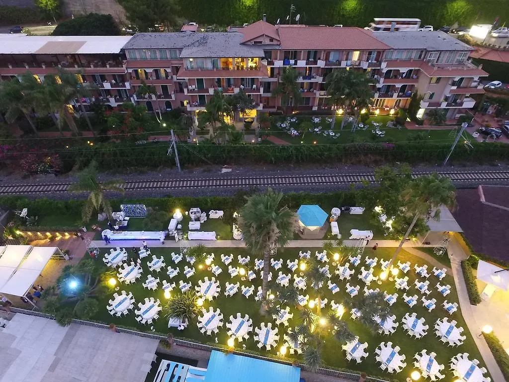 Hotel Caparena Таормина