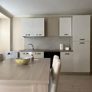 https://al-lago-da-lilly.it-lombardy.com